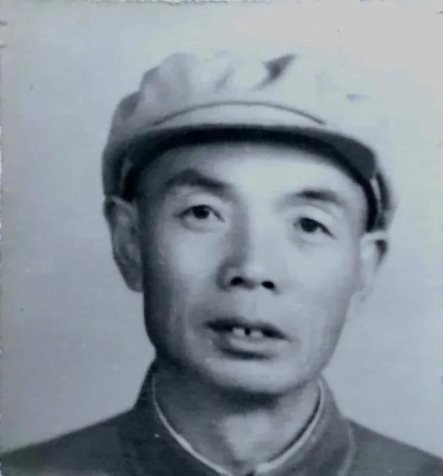 1955年授衔177位开国中将，是那三位率先成为大军区司令员